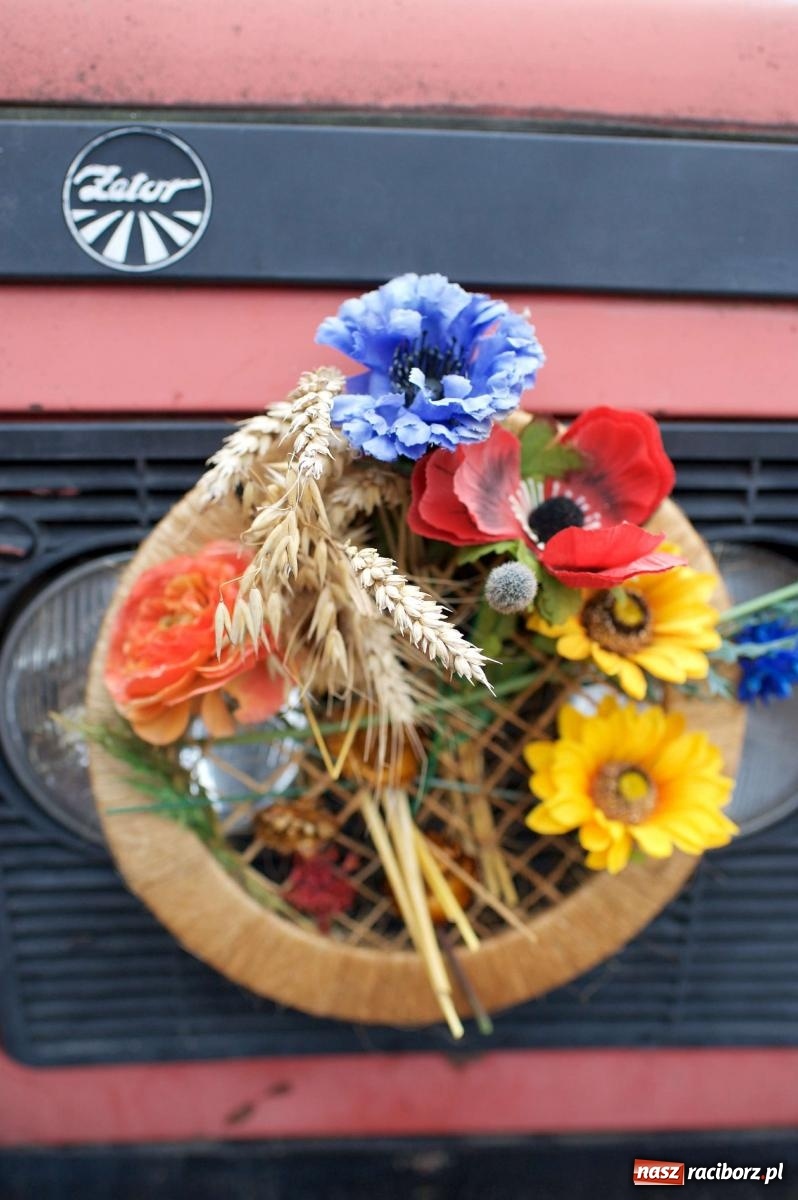 Zdjęcie w galerii na portalu naszraciborz.pl: Dożynki 2022 w Bolesławiu. Klub żniwiarzy XX wieku [FOTO i WIDEO] wiadomości z regionu