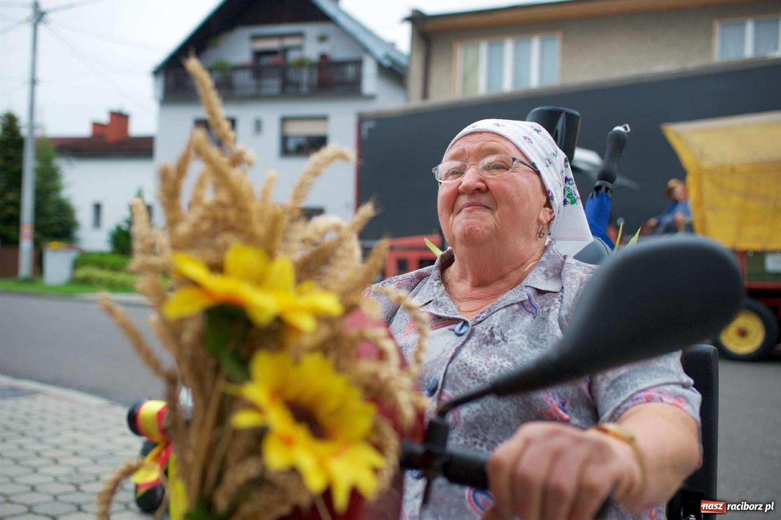 Zdjęcie w galerii na portalu naszraciborz.pl: Dożynki 2022 w Bolesławiu. Klub żniwiarzy XX wieku [FOTO i WIDEO] wiadomości z regionu