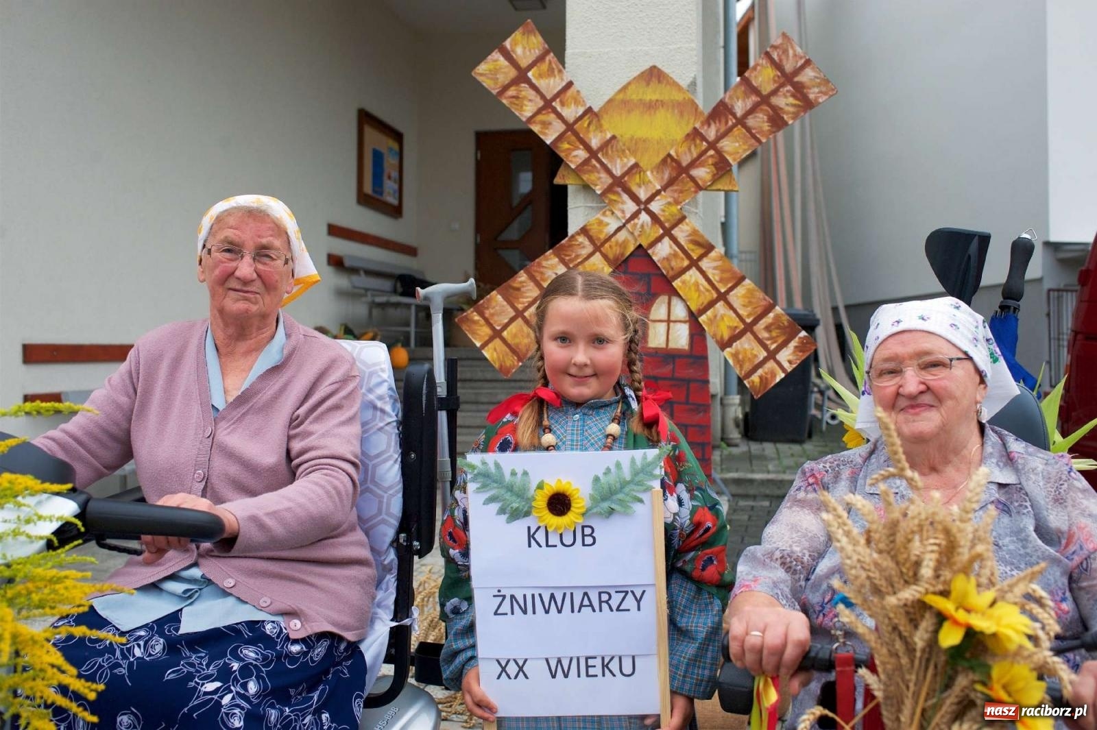 Zdjęcie w galerii na portalu naszraciborz.pl: Dożynki 2022 w Bolesławiu. Klub żniwiarzy XX wieku [FOTO i WIDEO] wiadomości z regionu