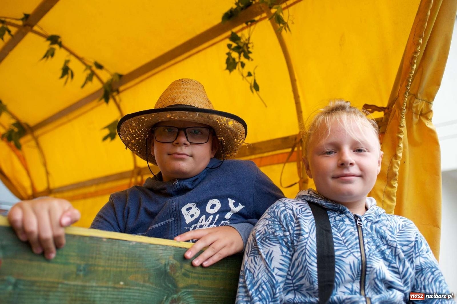 Zdjęcie w galerii na portalu naszraciborz.pl: Dożynki 2022 w Bolesławiu. Klub żniwiarzy XX wieku [FOTO i WIDEO] wiadomości z regionu