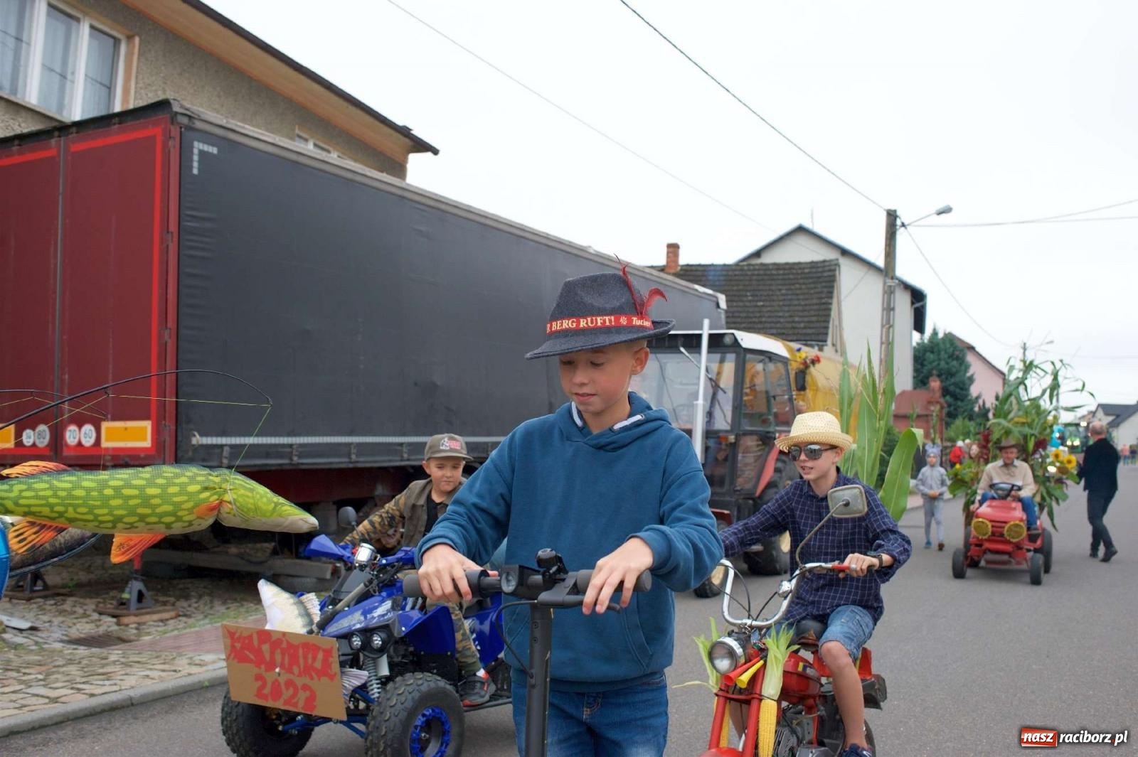 Zdjęcie w galerii na portalu naszraciborz.pl: Dożynki 2022 w Bolesławiu. Klub żniwiarzy XX wieku [FOTO i WIDEO] wiadomości z regionu