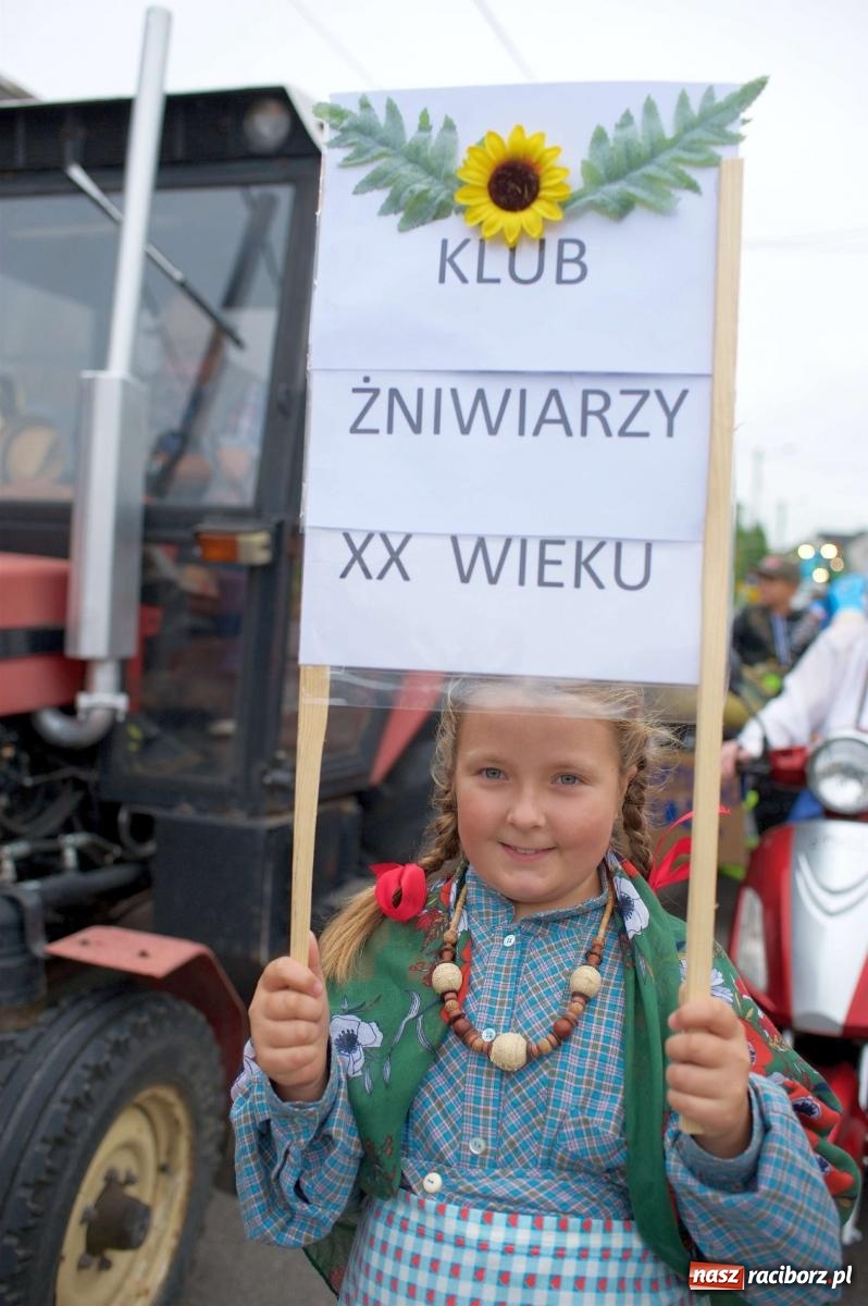 Zdjęcie w galerii na portalu naszraciborz.pl: Dożynki 2022 w Bolesławiu. Klub żniwiarzy XX wieku [FOTO i WIDEO] wiadomości z regionu