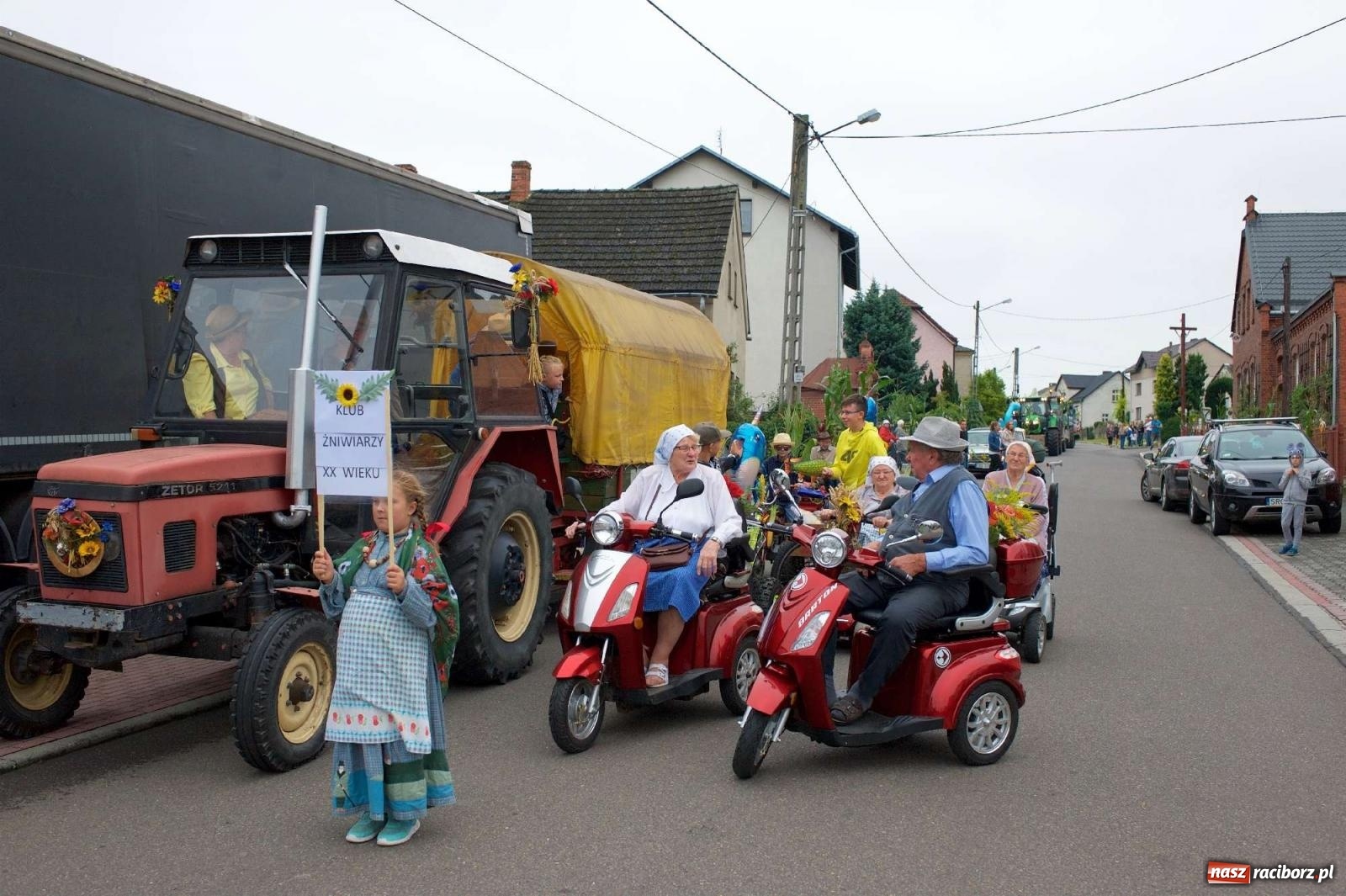 Zdjęcie w galerii na portalu naszraciborz.pl: Dożynki 2022 w Bolesławiu. Klub żniwiarzy XX wieku [FOTO i WIDEO] wiadomości z regionu