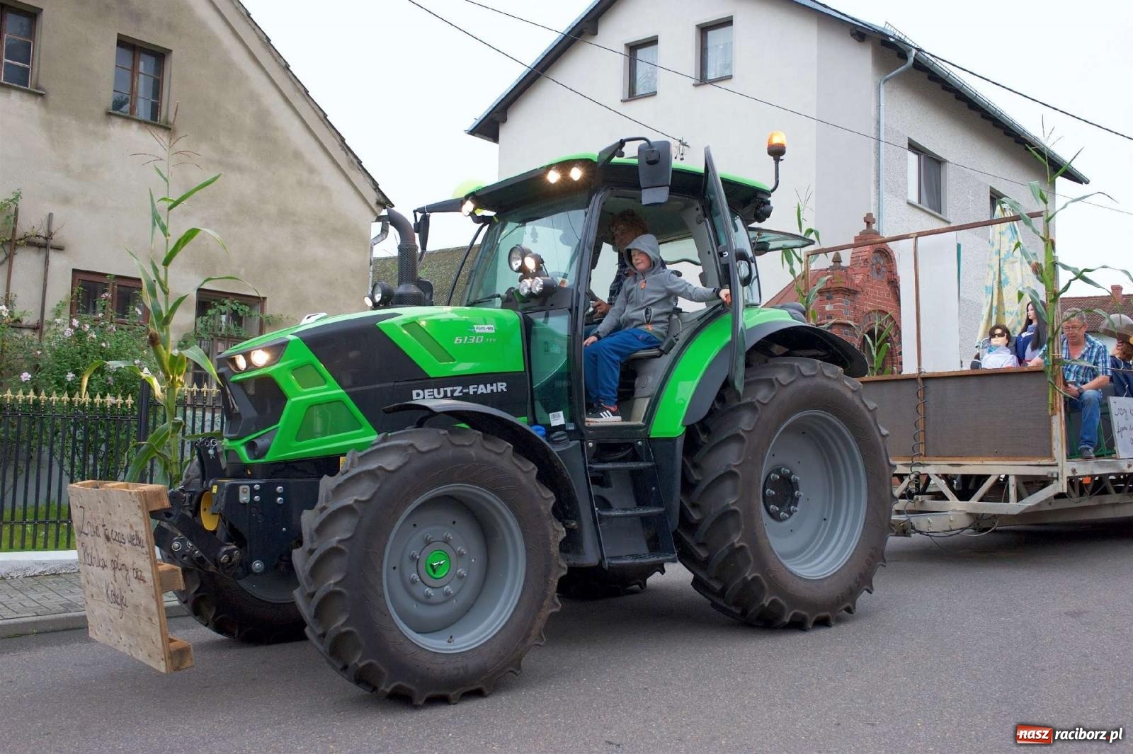 Zdjęcie w galerii na portalu naszraciborz.pl: Dożynki 2022 w Bolesławiu. Klub żniwiarzy XX wieku [FOTO i WIDEO] wiadomości z regionu