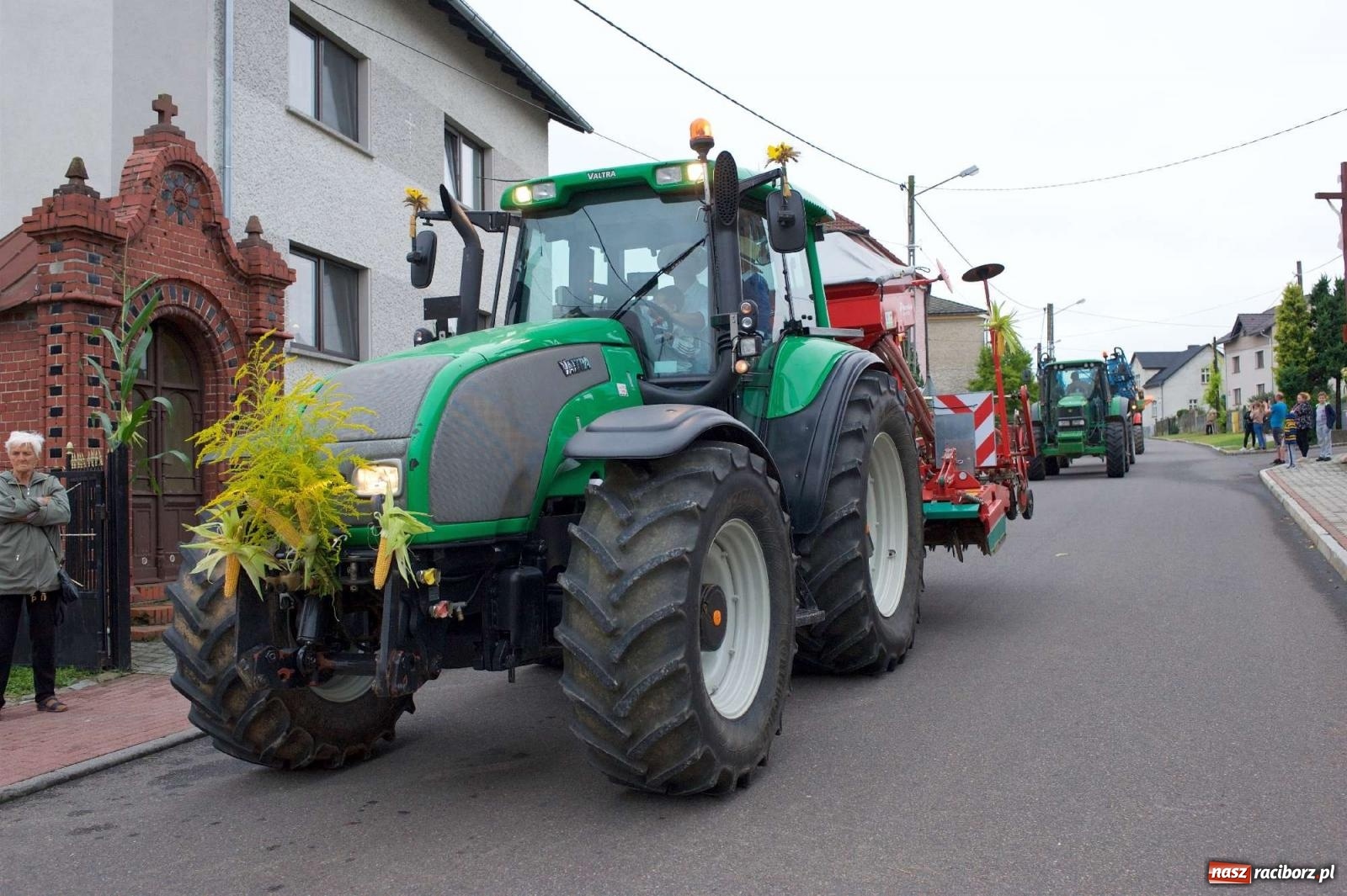 Zdjęcie w galerii na portalu naszraciborz.pl: Dożynki 2022 w Bolesławiu. Klub żniwiarzy XX wieku [FOTO i WIDEO] wiadomości z regionu