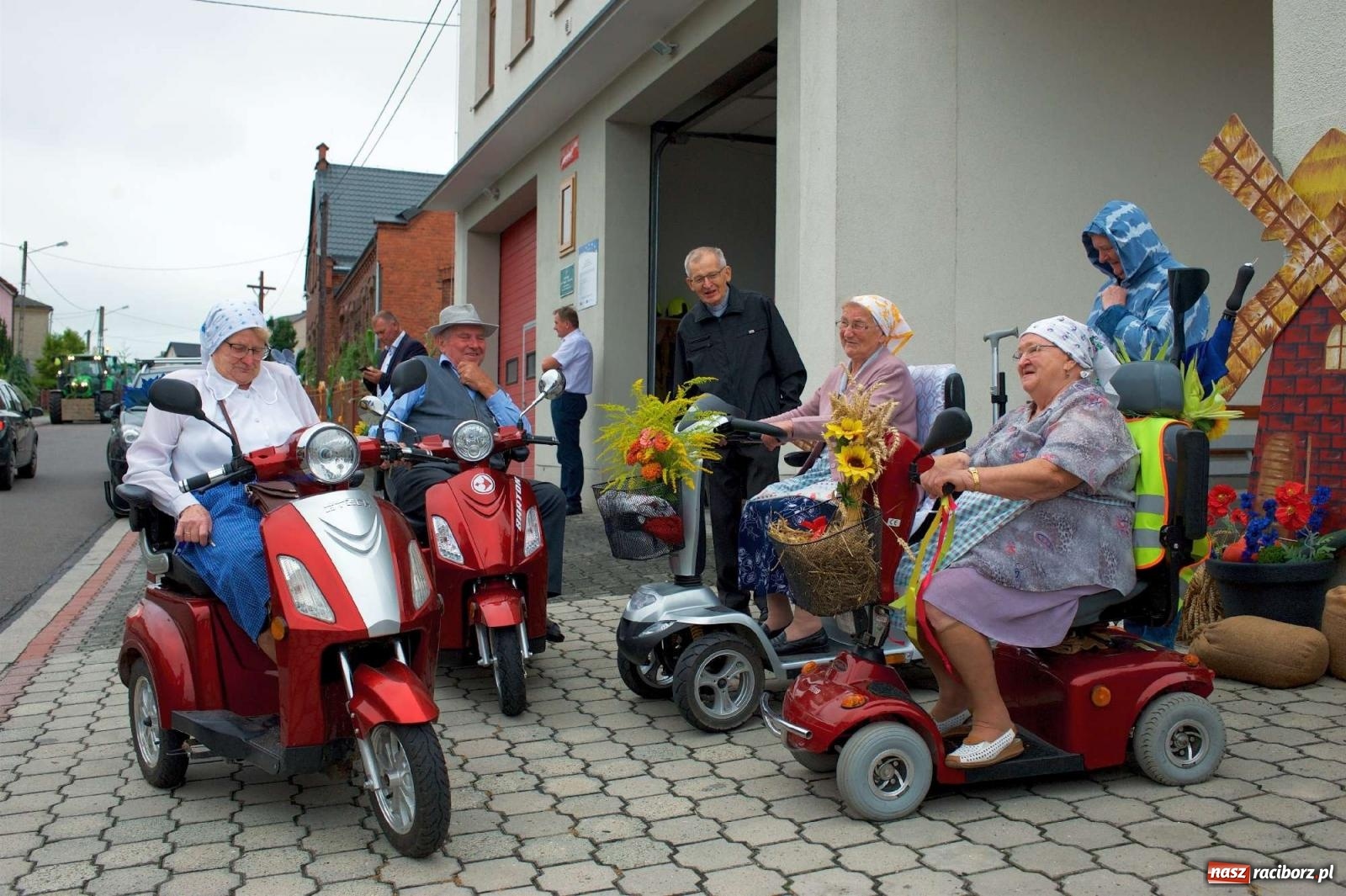 Zdjęcie w galerii na portalu naszraciborz.pl: Dożynki 2022 w Bolesławiu. Klub żniwiarzy XX wieku [FOTO i WIDEO] wiadomości z regionu