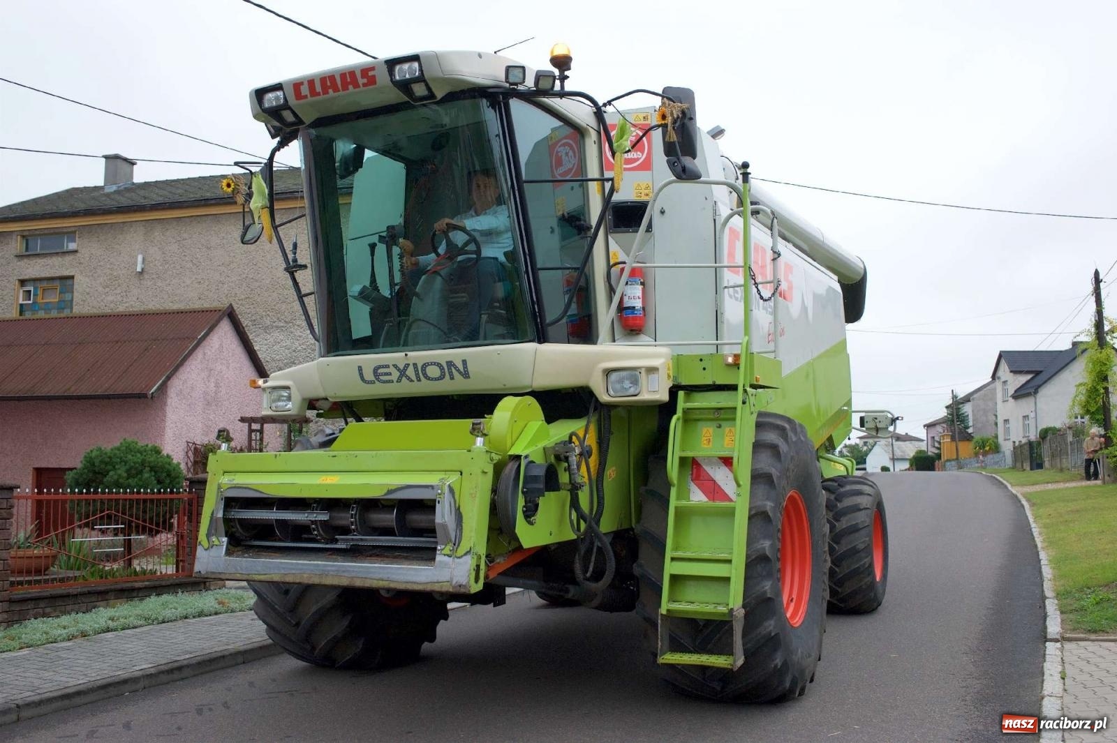 Zdjęcie w galerii na portalu naszraciborz.pl: Dożynki 2022 w Bolesławiu. Klub żniwiarzy XX wieku [FOTO i WIDEO] wiadomości z regionu