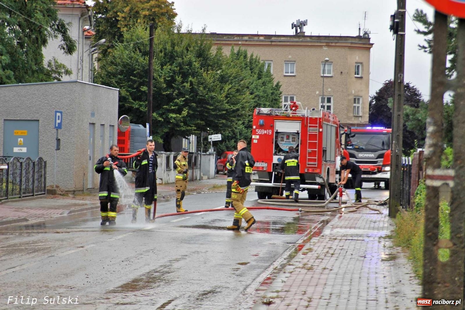 Zdjęcie w galerii na portalu naszraciborz.pl: Błoto i woda blokowały jezdnie. Wielkie sprzątanie po nawałnicy wiadomości z regionu