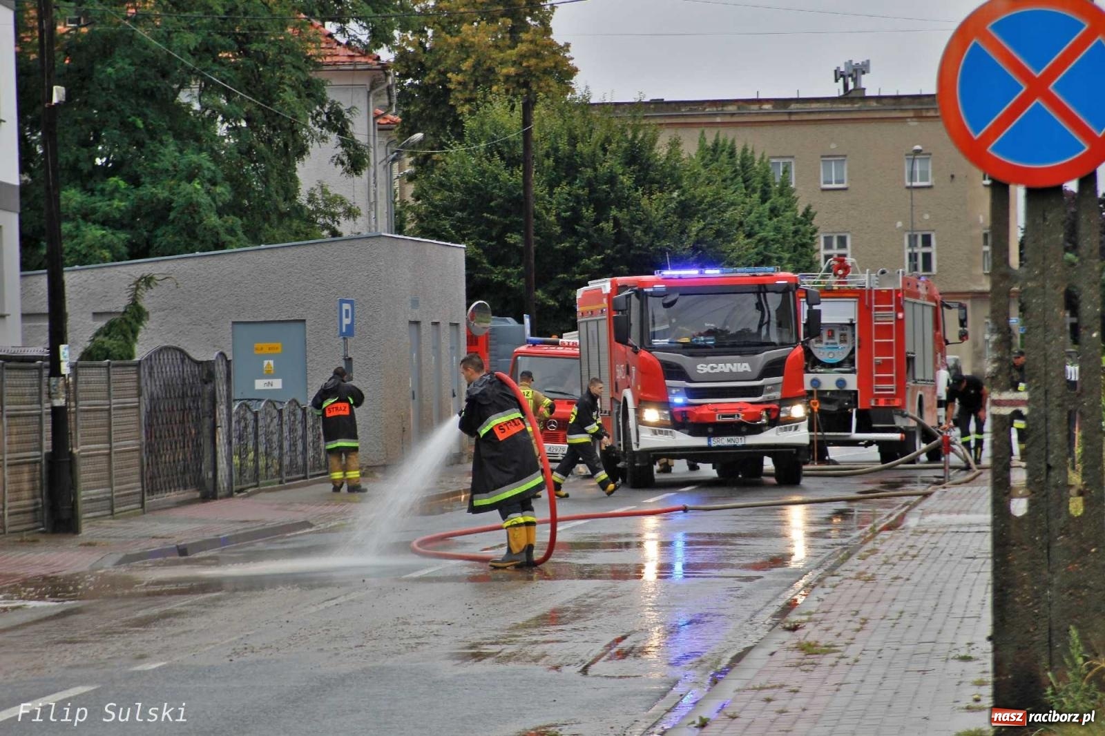 Zdjęcie w galerii na portalu naszraciborz.pl: Błoto i woda blokowały jezdnie. Wielkie sprzątanie po nawałnicy wiadomości z regionu