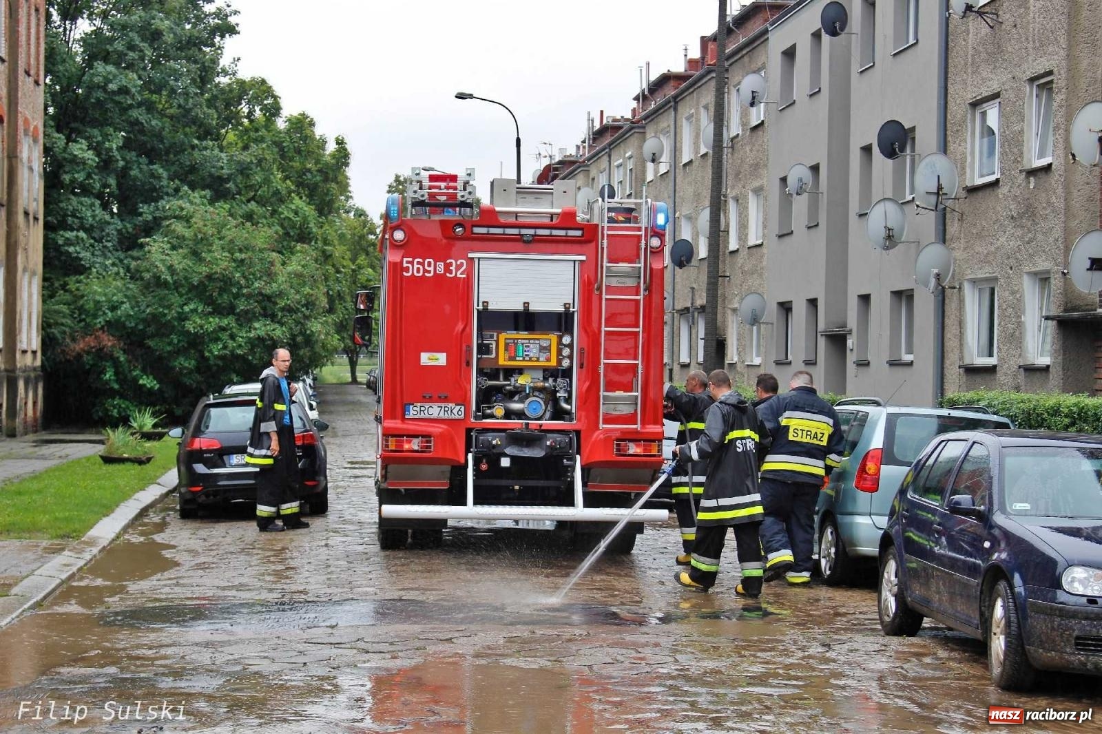 Zdjęcie w galerii na portalu naszraciborz.pl: Błoto i woda blokowały jezdnie. Wielkie sprzątanie po nawałnicy wiadomości z regionu