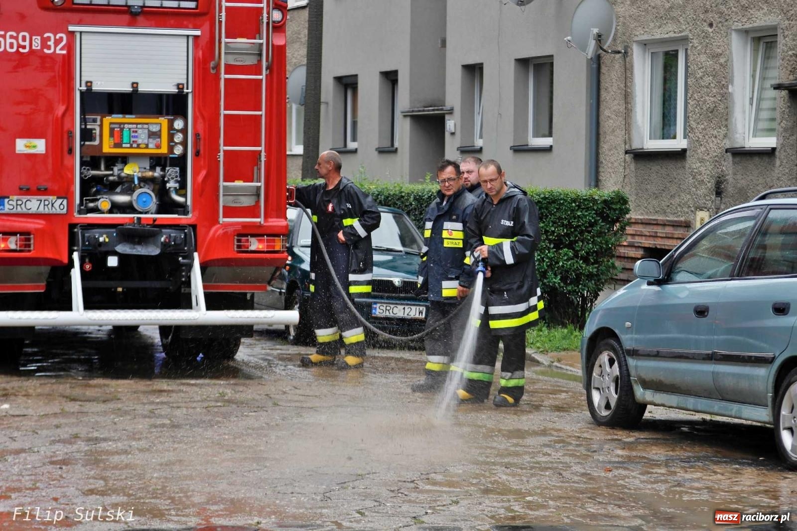 Zdjęcie w galerii na portalu naszraciborz.pl: Błoto i woda blokowały jezdnie. Wielkie sprzątanie po nawałnicy wiadomości z regionu