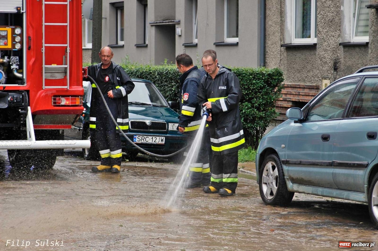 Zdjęcie w galerii na portalu naszraciborz.pl: Błoto i woda blokowały jezdnie. Wielkie sprzątanie po nawałnicy wiadomości z regionu