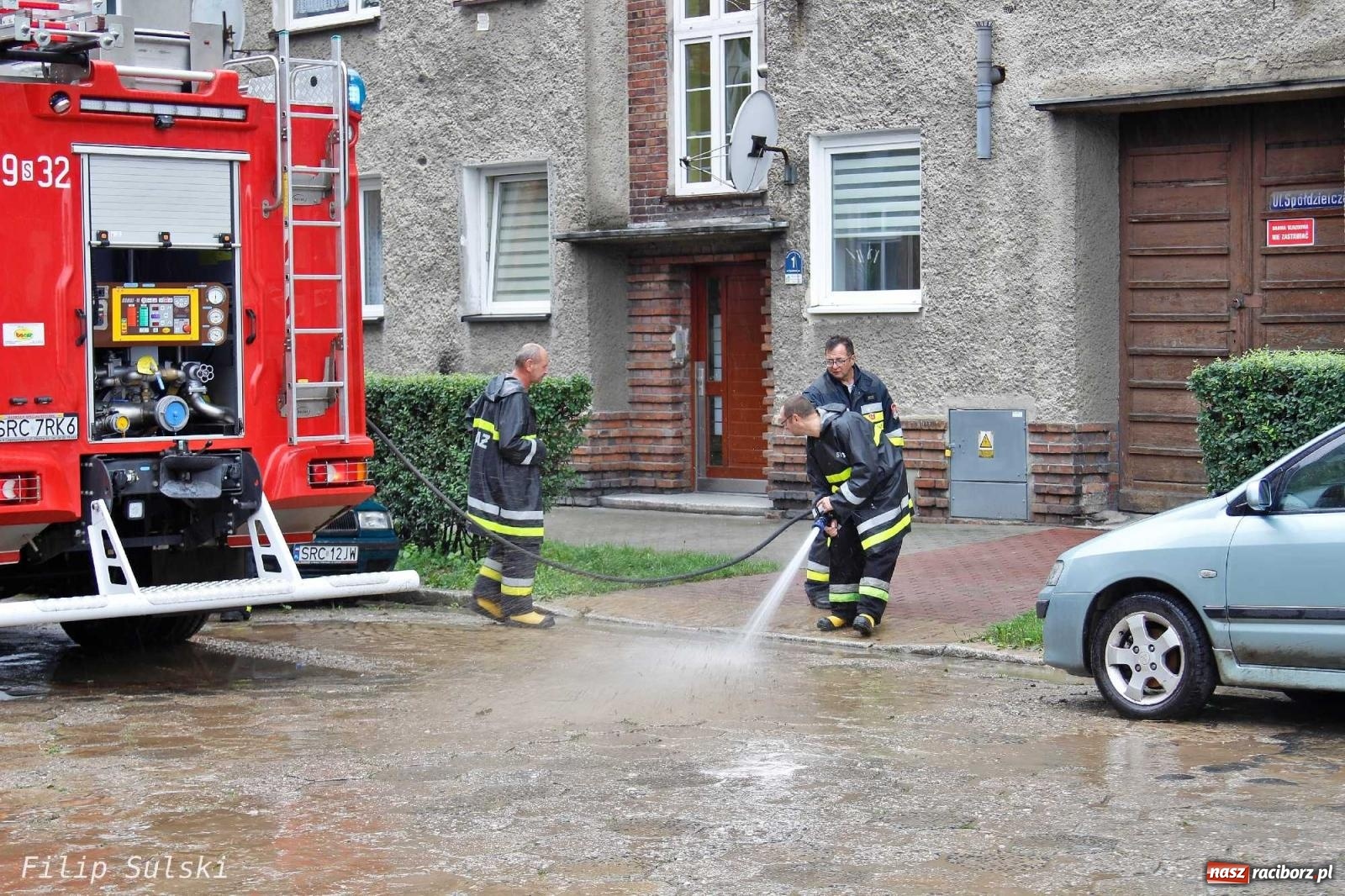 Zdjęcie w galerii na portalu naszraciborz.pl: Błoto i woda blokowały jezdnie. Wielkie sprzątanie po nawałnicy wiadomości z regionu