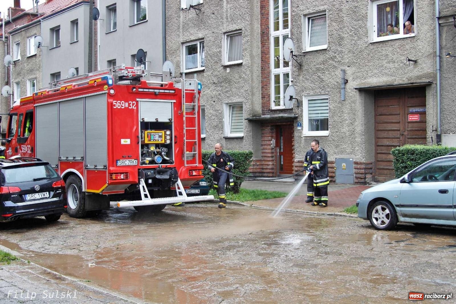Zdjęcie w galerii na portalu naszraciborz.pl: Błoto i woda blokowały jezdnie. Wielkie sprzątanie po nawałnicy wiadomości z regionu