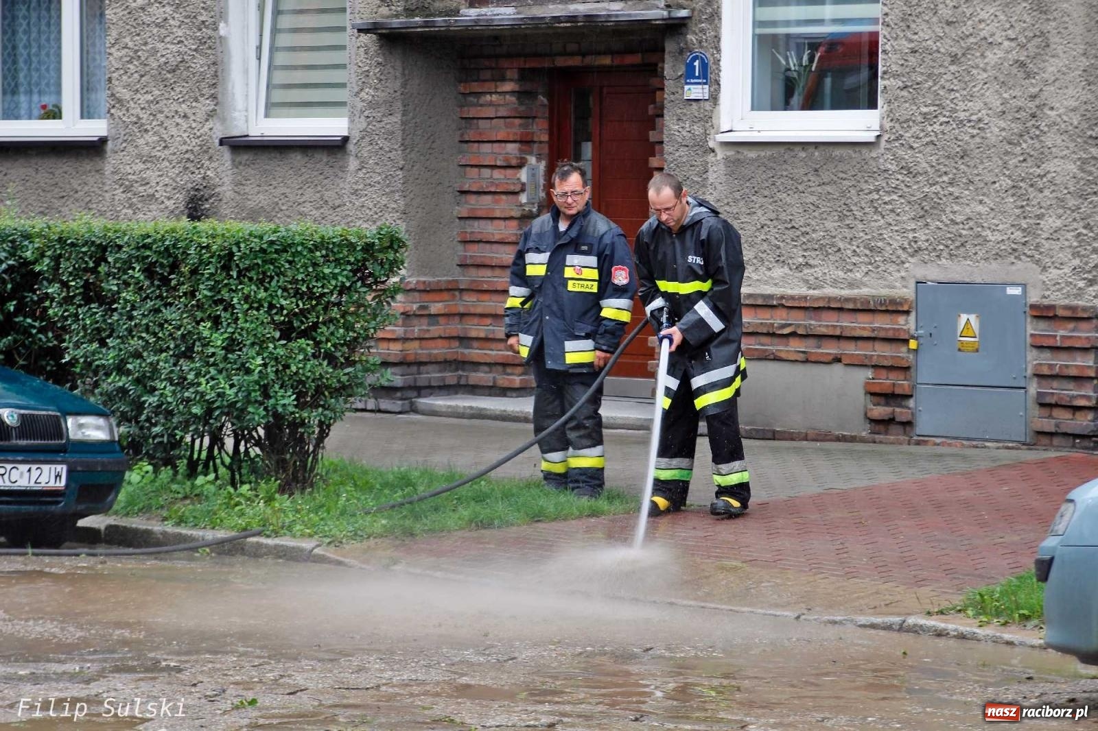 Zdjęcie w galerii na portalu naszraciborz.pl: Błoto i woda blokowały jezdnie. Wielkie sprzątanie po nawałnicy wiadomości z regionu