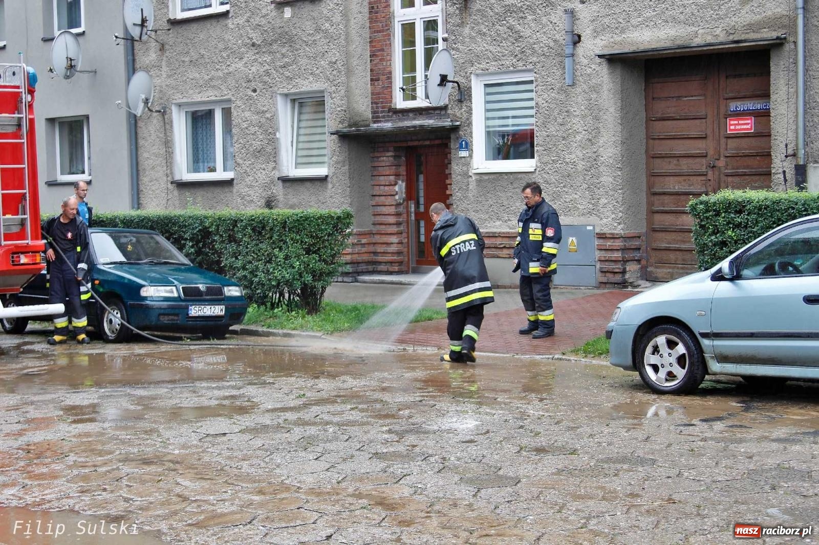 Zdjęcie w galerii na portalu naszraciborz.pl: Błoto i woda blokowały jezdnie. Wielkie sprzątanie po nawałnicy wiadomości z regionu