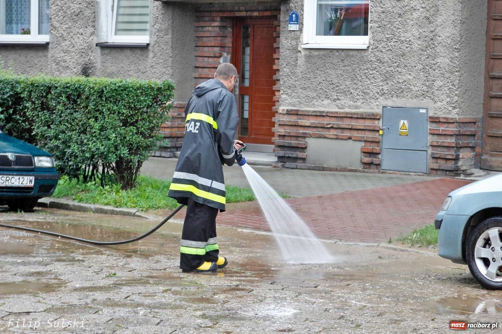 Zdjęcie w galerii na portalu naszraciborz.pl: Błoto i woda blokowały jezdnie. Wielkie sprzątanie po nawałnicy wiadomości z regionu