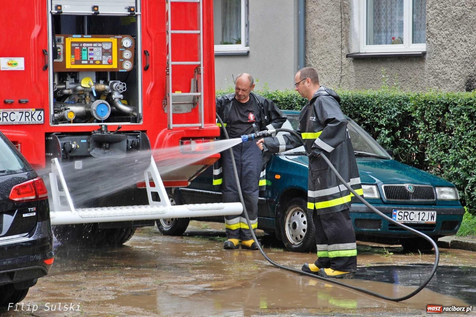 Zdjęcie w galerii na portalu naszraciborz.pl: Błoto i woda blokowały jezdnie. Wielkie sprzątanie po nawałnicy wiadomości z regionu