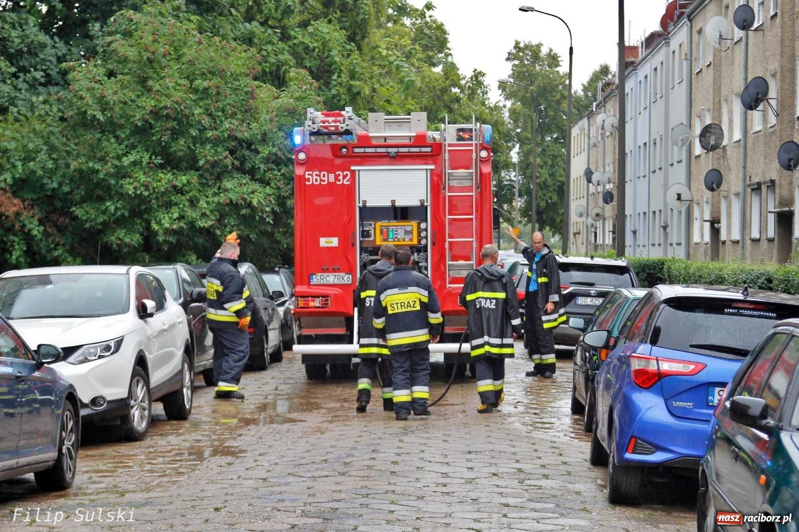 Zdjęcie w galerii na portalu naszraciborz.pl: Błoto i woda blokowały jezdnie. Wielkie sprzątanie po nawałnicy wiadomości z regionu