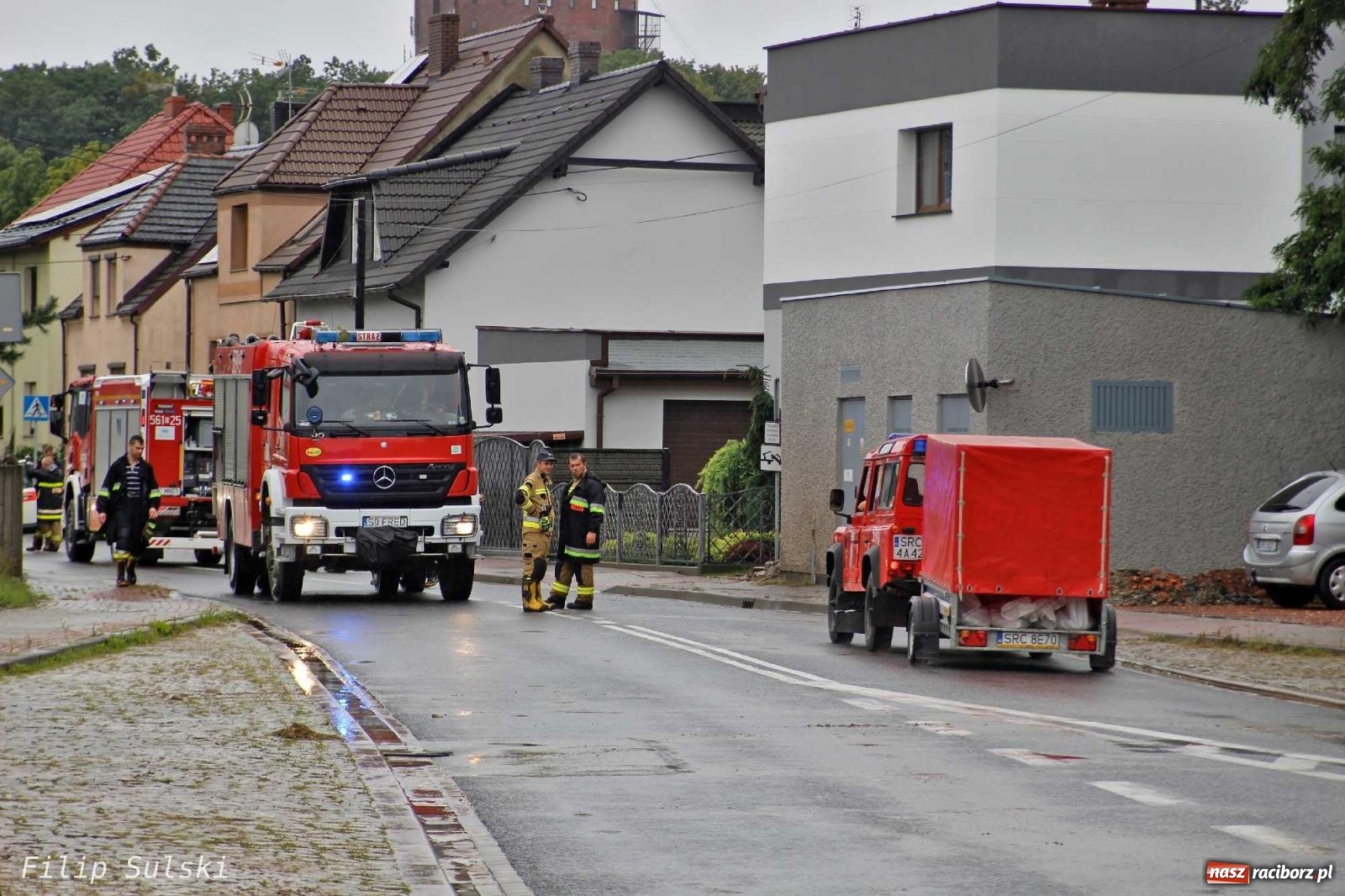 Zdjęcie w galerii na portalu naszraciborz.pl: Błoto i woda blokowały jezdnie. Wielkie sprzątanie po nawałnicy wiadomości z regionu