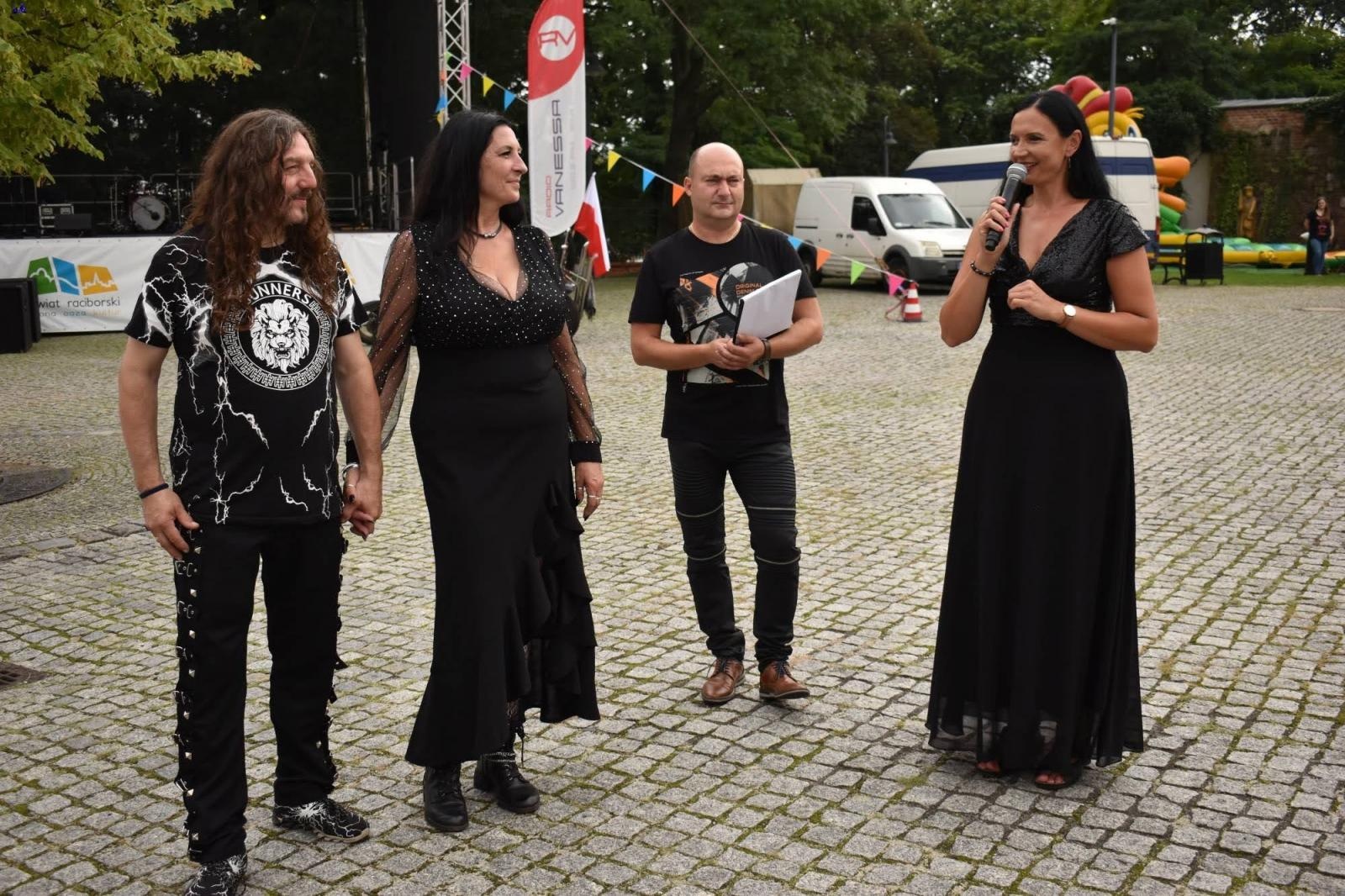 Zdjęcie w galerii na portalu naszraciborz.pl: Nie ma to jak zrobić rockowe przyjęcie weselne na zamku wiadomości z regionu