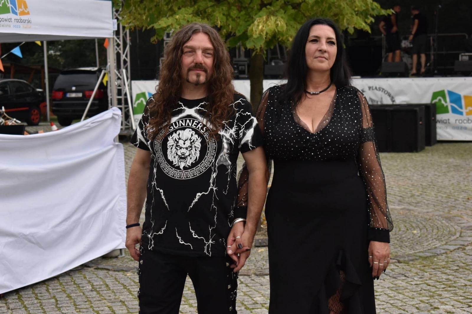 Zdjęcie w galerii na portalu naszraciborz.pl: Nie ma to jak zrobić rockowe przyjęcie weselne na zamku wiadomości z regionu