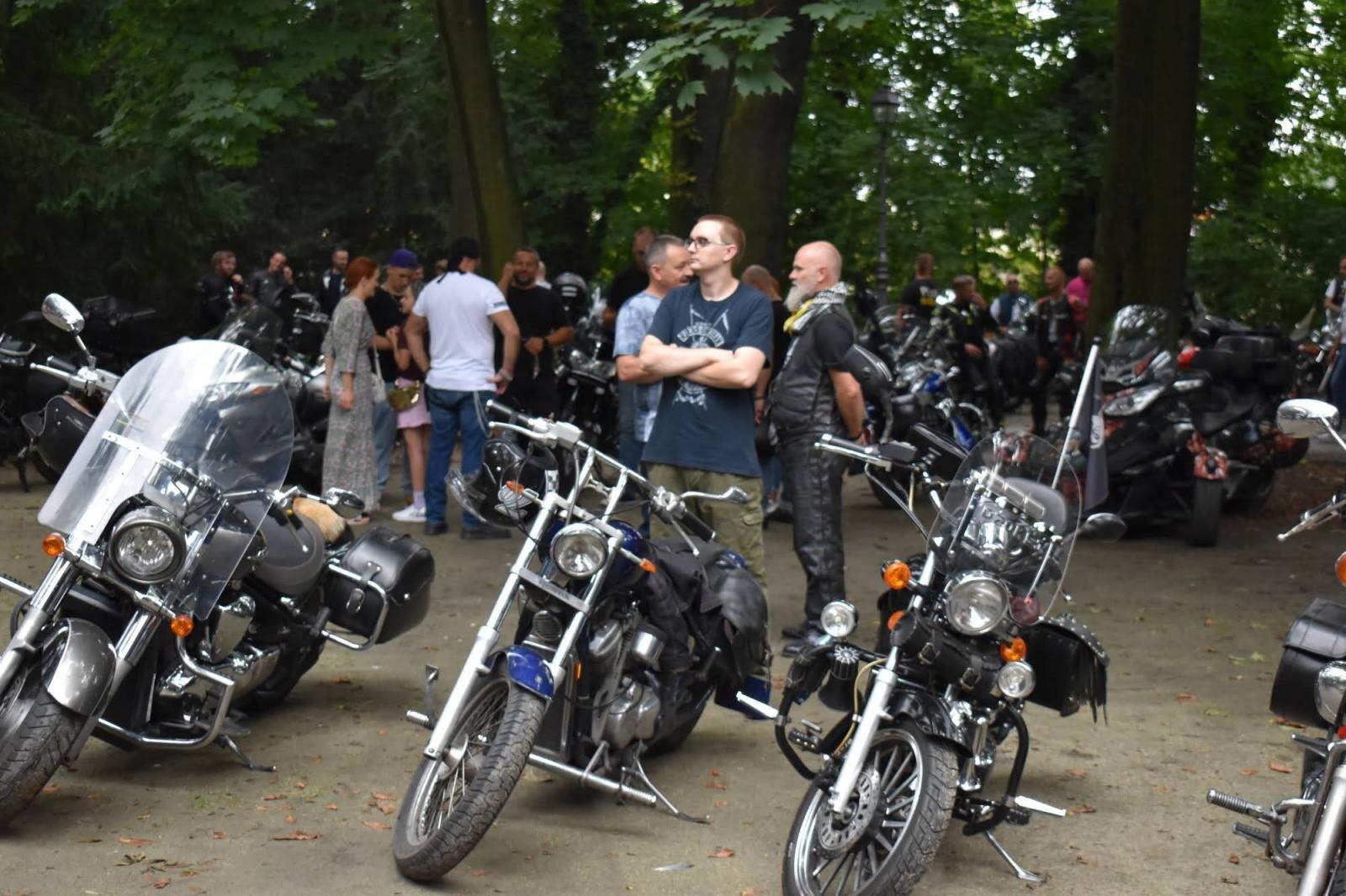 Zdjęcie w galerii na portalu naszraciborz.pl: Nie ma to jak zrobić rockowe przyjęcie weselne na zamku wiadomości z regionu