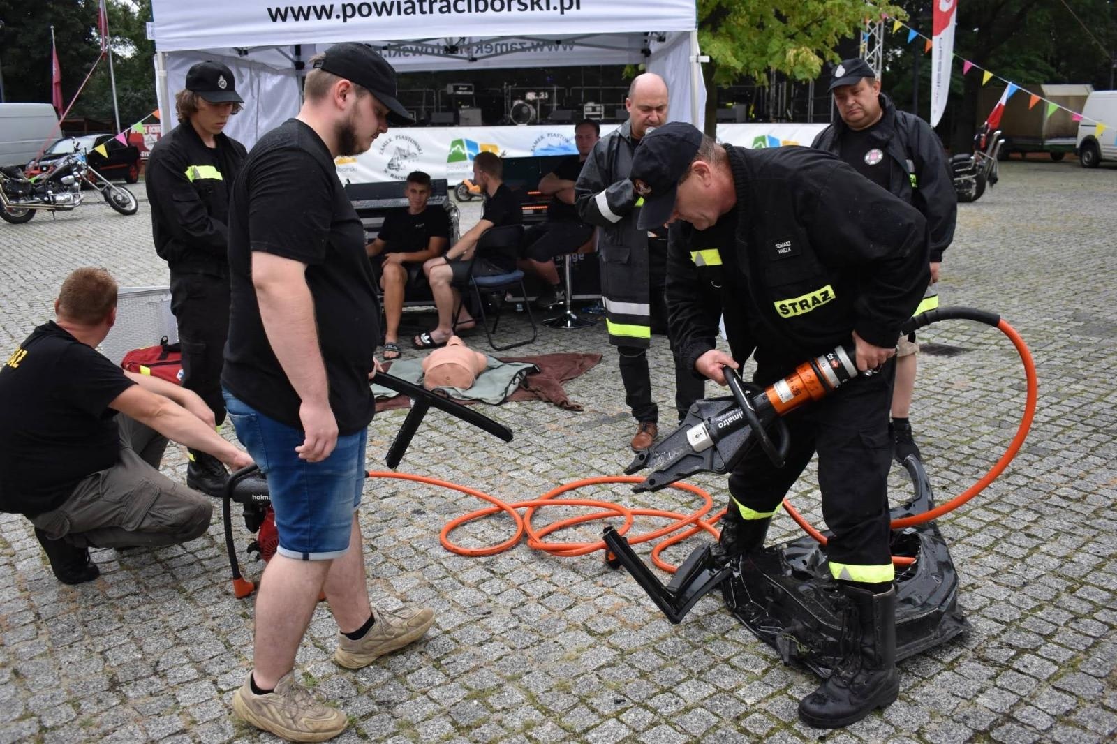 Zdjęcie w galerii na portalu naszraciborz.pl: Nie ma to jak zrobić rockowe przyjęcie weselne na zamku wiadomości z regionu