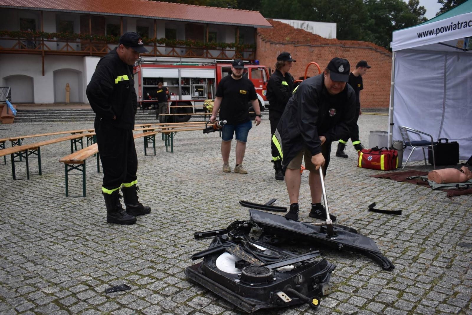 Zdjęcie w galerii na portalu naszraciborz.pl: Nie ma to jak zrobić rockowe przyjęcie weselne na zamku wiadomości z regionu