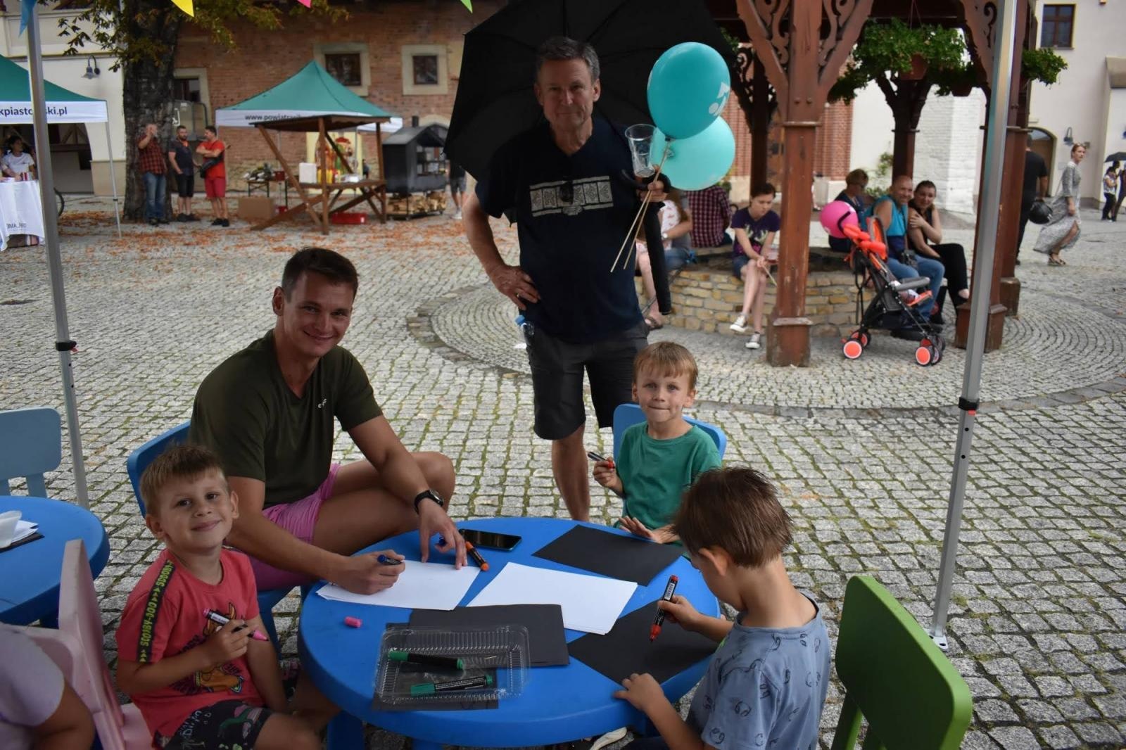 Zdjęcie w galerii na portalu naszraciborz.pl: Nie ma to jak zrobić rockowe przyjęcie weselne na zamku wiadomości z regionu