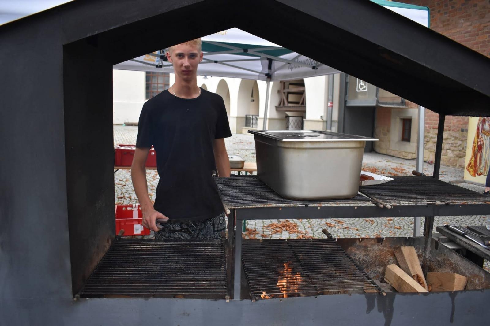 Zdjęcie w galerii na portalu naszraciborz.pl: Nie ma to jak zrobić rockowe przyjęcie weselne na zamku wiadomości z regionu