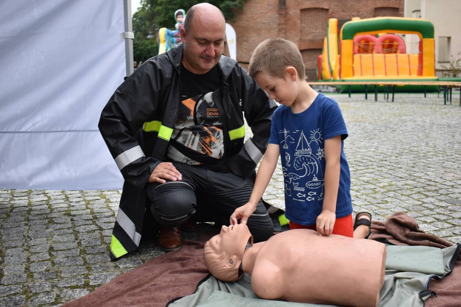 Zdjęcie w galerii na portalu naszraciborz.pl: Nie ma to jak zrobić rockowe przyjęcie weselne na zamku wiadomości z regionu