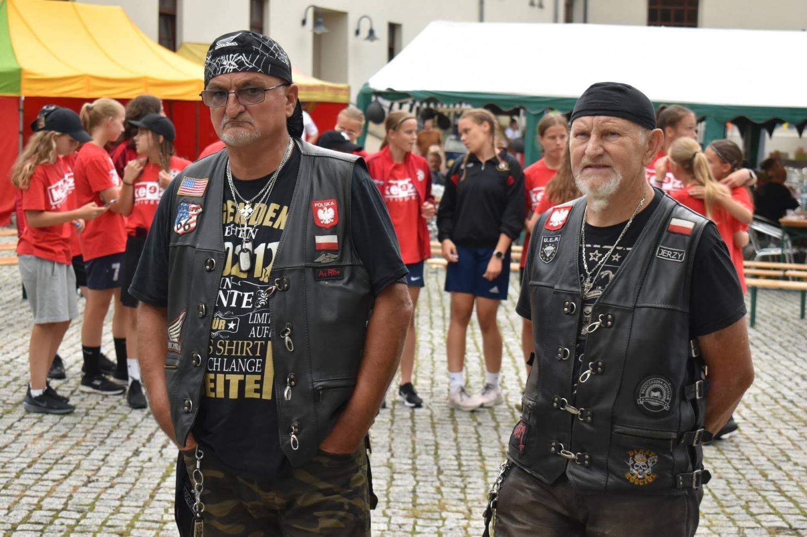 Zdjęcie w galerii na portalu naszraciborz.pl: Nie ma to jak zrobić rockowe przyjęcie weselne na zamku wiadomości z regionu