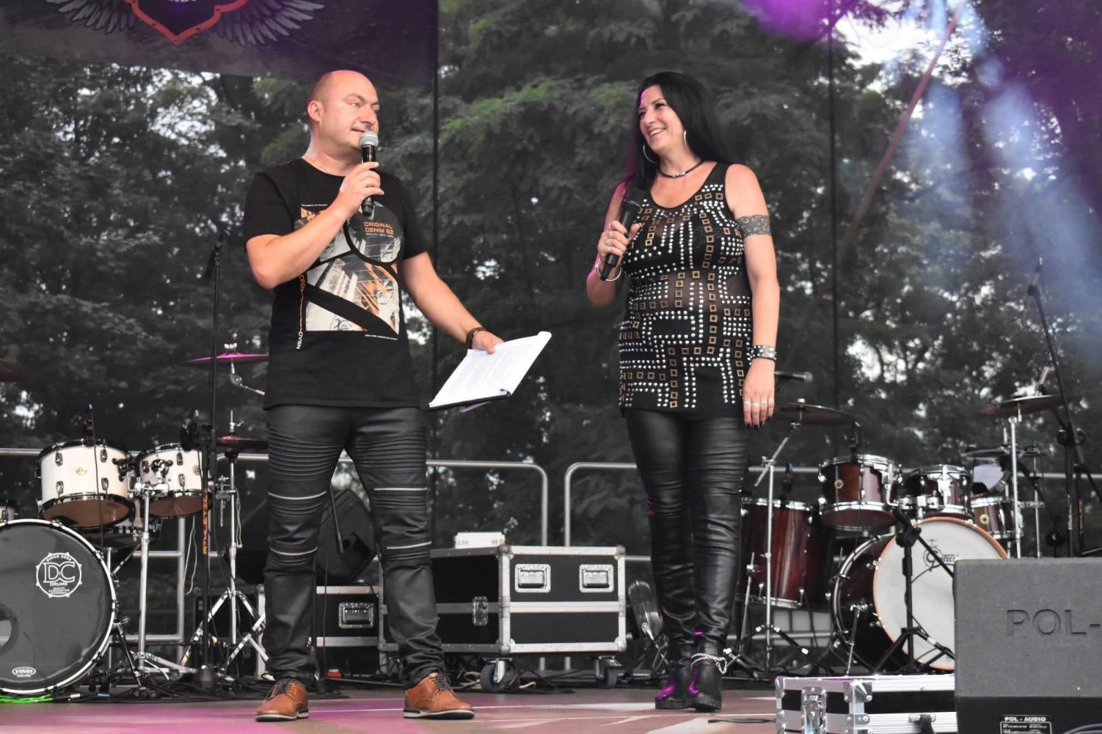 Zdjęcie w galerii na portalu naszraciborz.pl: Nie ma to jak zrobić rockowe przyjęcie weselne na zamku wiadomości z regionu