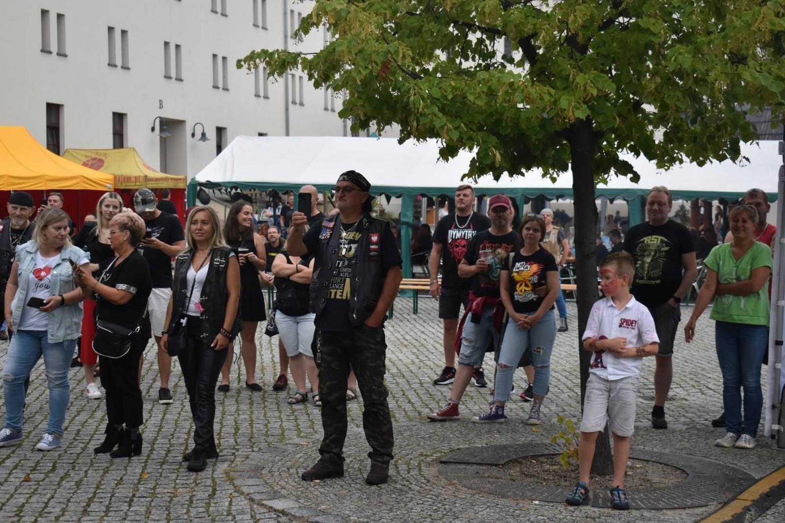 Zdjęcie w galerii na portalu naszraciborz.pl: Nie ma to jak zrobić rockowe przyjęcie weselne na zamku wiadomości z regionu