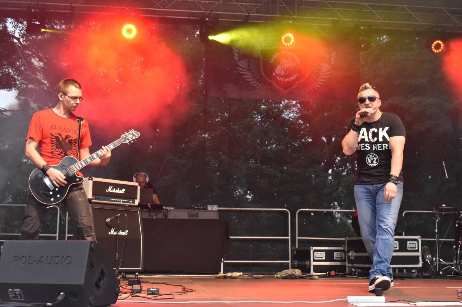 Zdjęcie w galerii na portalu naszraciborz.pl: Nie ma to jak zrobić rockowe przyjęcie weselne na zamku wiadomości z regionu