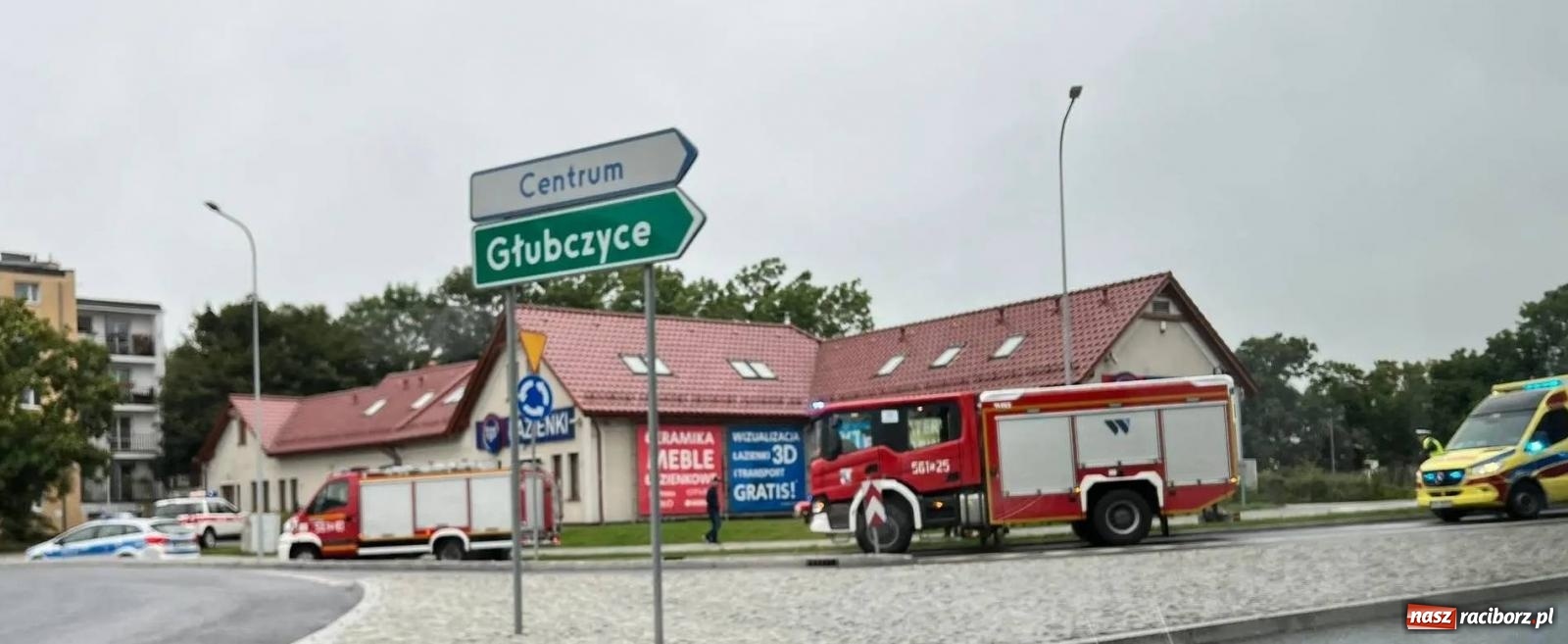 Zdjęcie w galerii na portalu naszraciborz.pl: Na rondzie stracił panowanie nad skuterem wiadomości z regionu