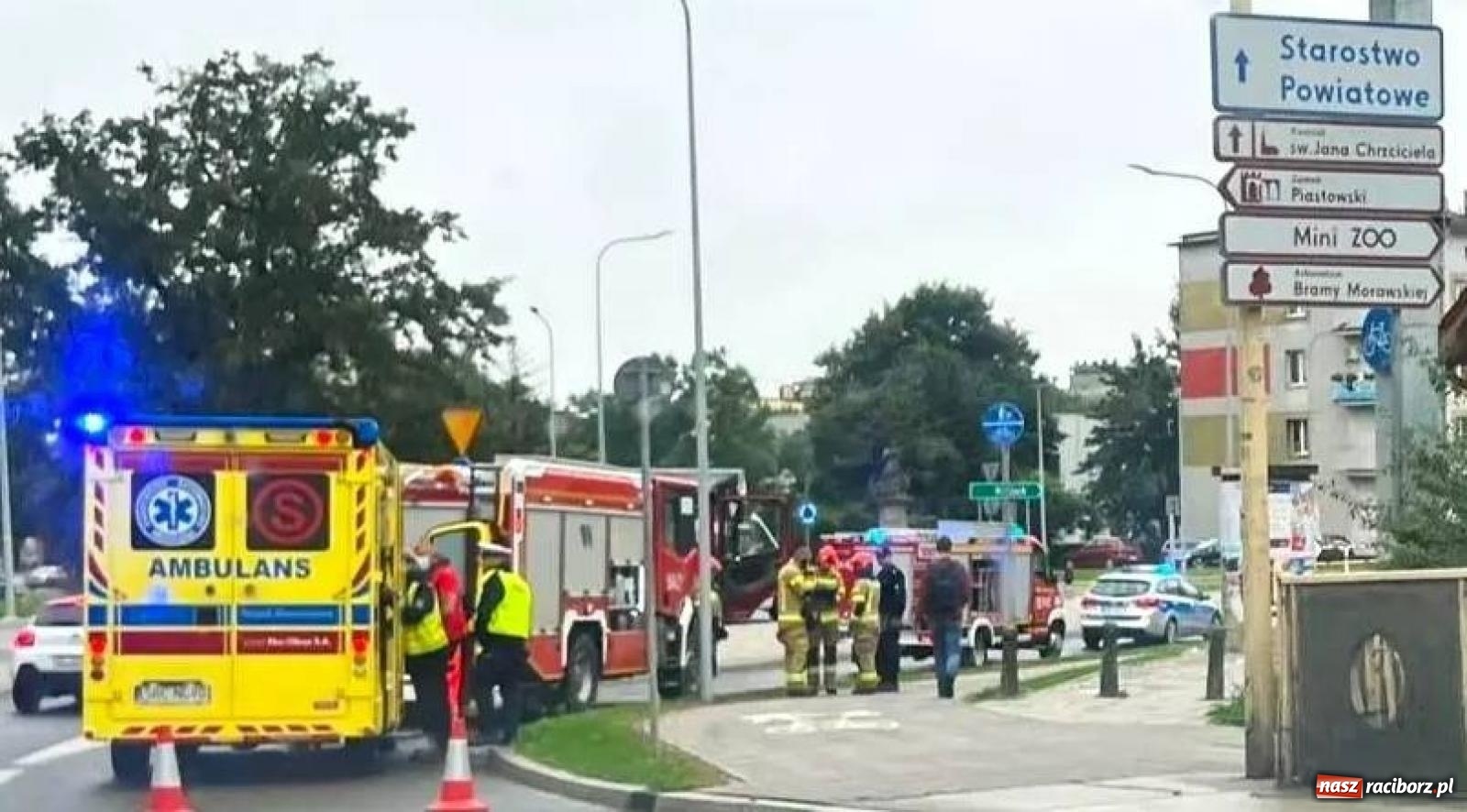 Zdjęcie w galerii na portalu naszraciborz.pl: Na rondzie stracił panowanie nad skuterem wiadomości z regionu