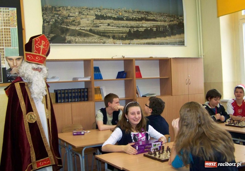 Zdjęcie w galerii na portalu naszraciborz.pl: Mikołajki w Piątce wiadomości z regionu