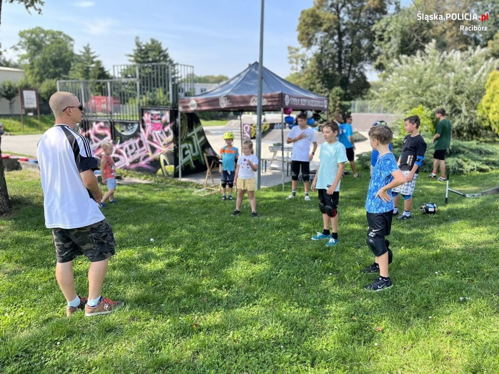 Zdjęcie w galerii na portalu naszraciborz.pl: Bezpieczny SK8PARK z raciborską policją wiadomości z regionu