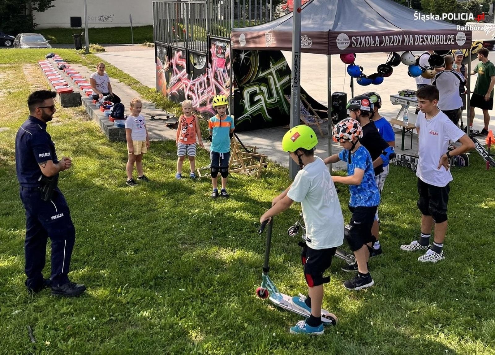 Zdjęcie w galerii na portalu naszraciborz.pl: Bezpieczny SK8PARK z raciborską policją wiadomości z regionu