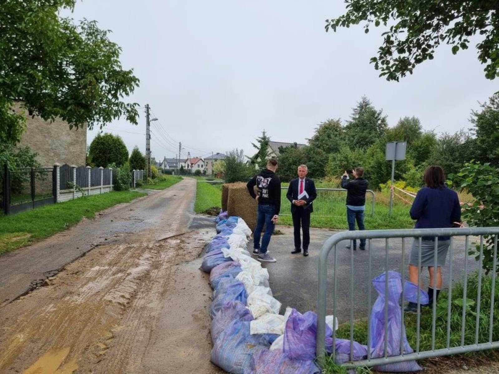 Zdjęcie w galerii na portalu naszraciborz.pl: Prezydent rozmawiał z naczelnikami na temat przeciwdziałania skutkom podtopień wiadomości z regionu