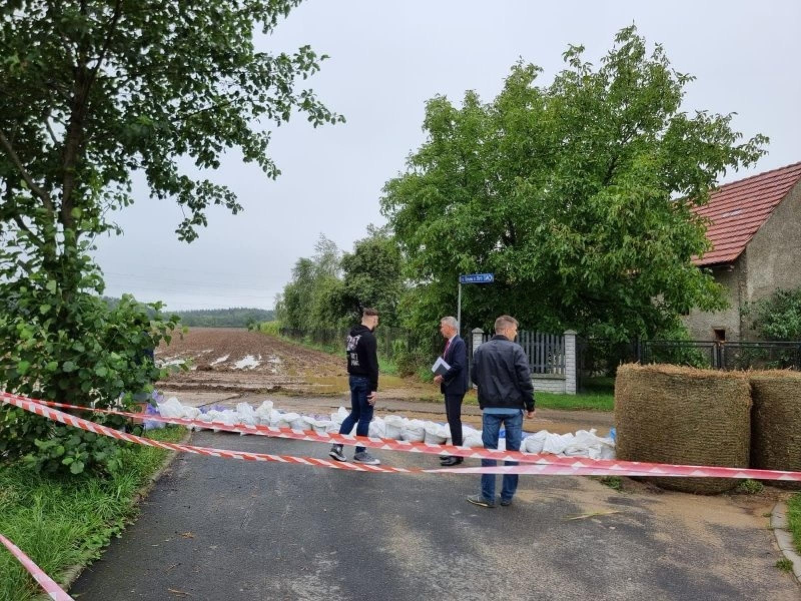 Zdjęcie w galerii na portalu naszraciborz.pl: Prezydent rozmawiał z naczelnikami na temat przeciwdziałania skutkom podtopień wiadomości z regionu