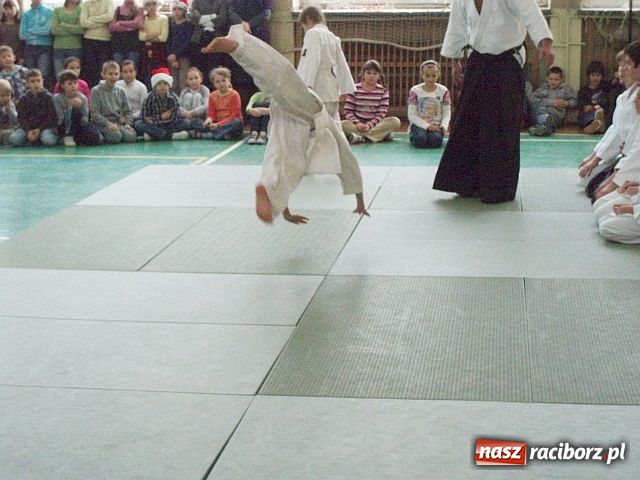Zdjęcie w galerii na portalu naszraciborz.pl: Mikołajkowe pokazy Aikido w Kietrzu wiadomości z regionu