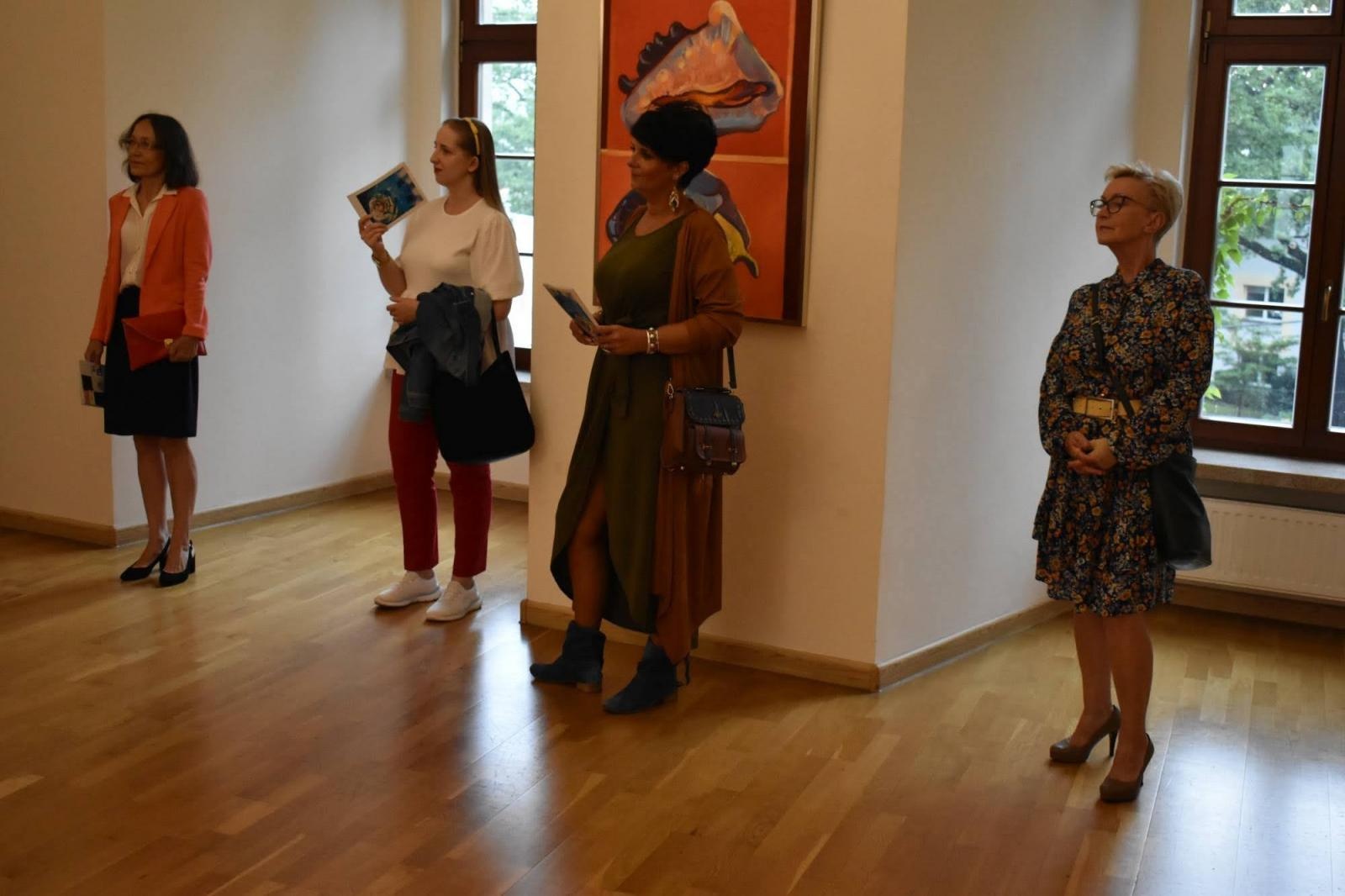 Zdjęcie w galerii na portalu naszraciborz.pl: ZMYSŁY - wernisaż wystawy malarstwa Marzeny Balewskiej na zamku wiadomości z regionu
