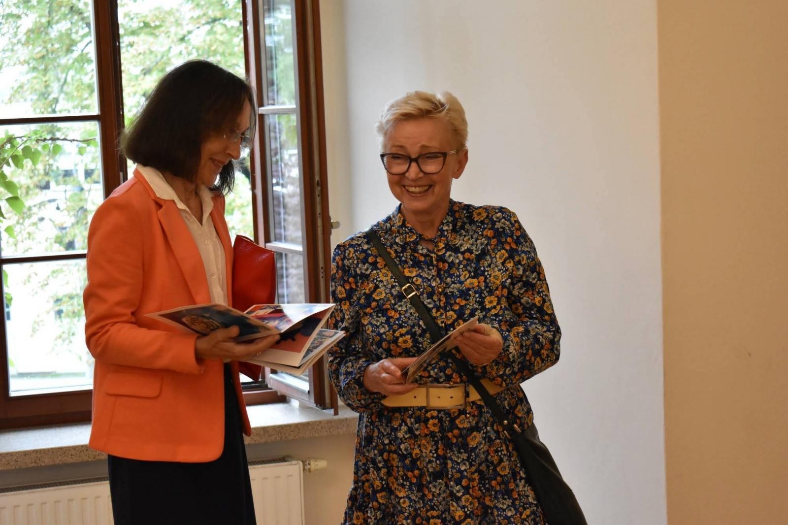 Zdjęcie w galerii na portalu naszraciborz.pl: ZMYSŁY - wernisaż wystawy malarstwa Marzeny Balewskiej na zamku wiadomości z regionu