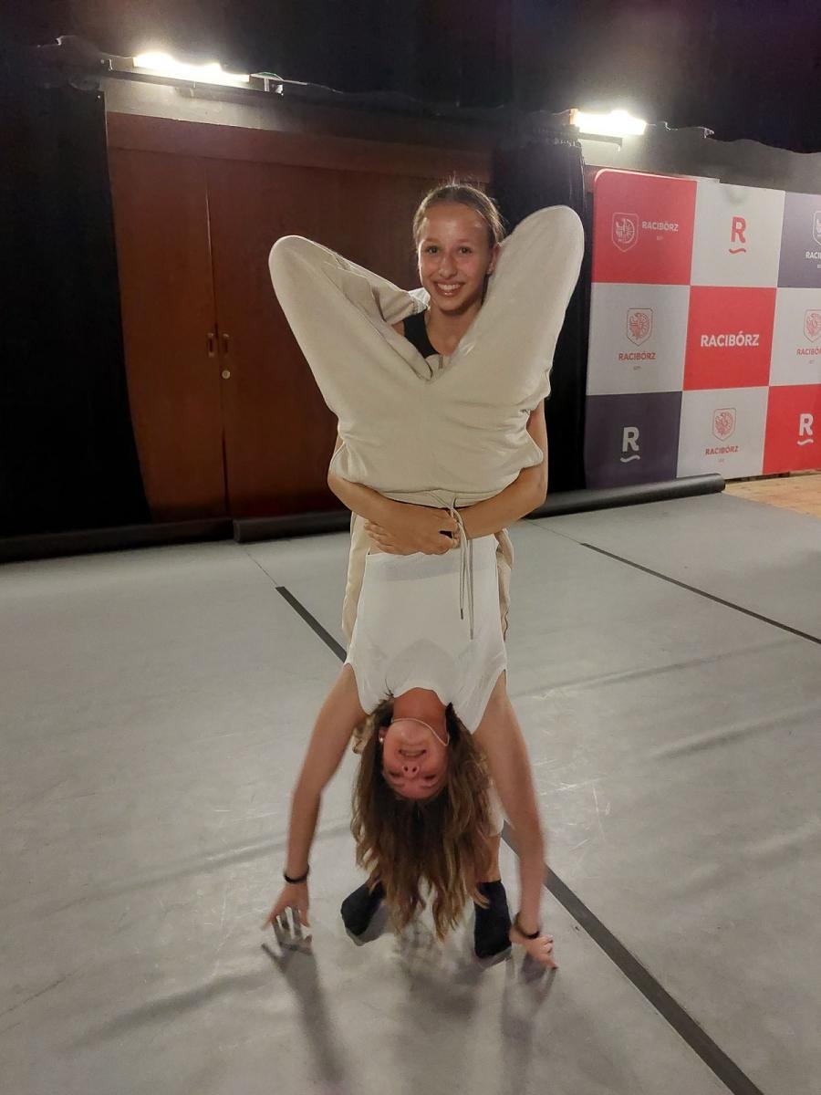 Zdjęcie w galerii na portalu naszraciborz.pl: Intensywne polsko-czeskie treningi przed premierą widowiska Kolory życia wiadomości z regionu