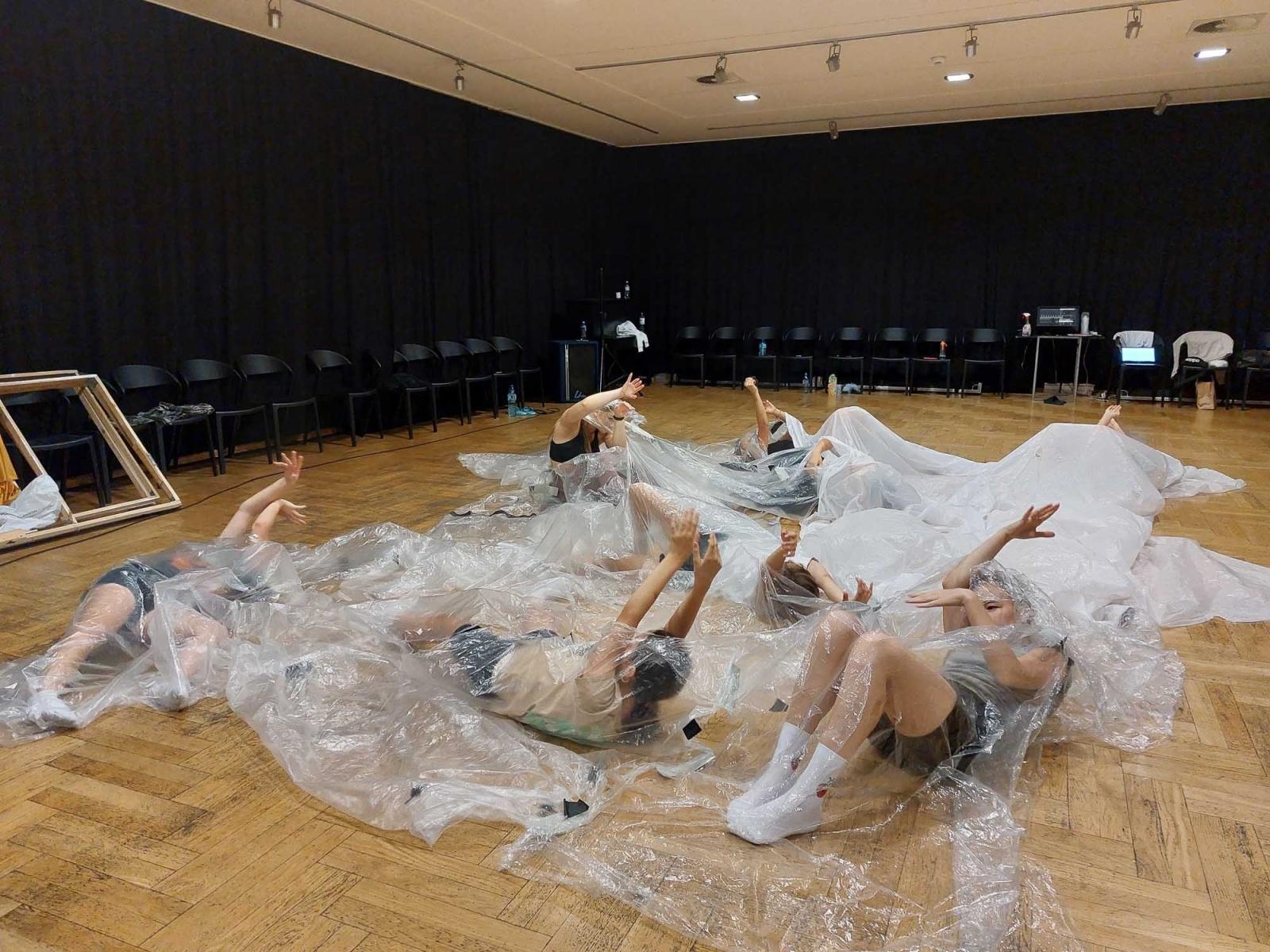 Zdjęcie w galerii na portalu naszraciborz.pl: Intensywne polsko-czeskie treningi przed premierą widowiska Kolory życia wiadomości z regionu