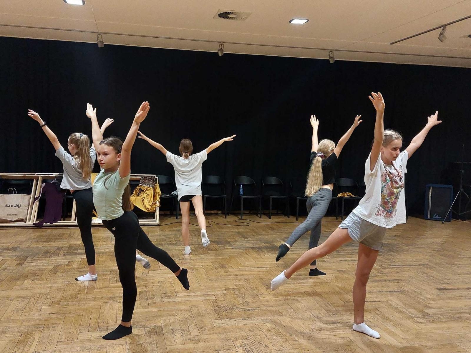 Zdjęcie w galerii na portalu naszraciborz.pl: Intensywne polsko-czeskie treningi przed premierą widowiska Kolory życia wiadomości z regionu