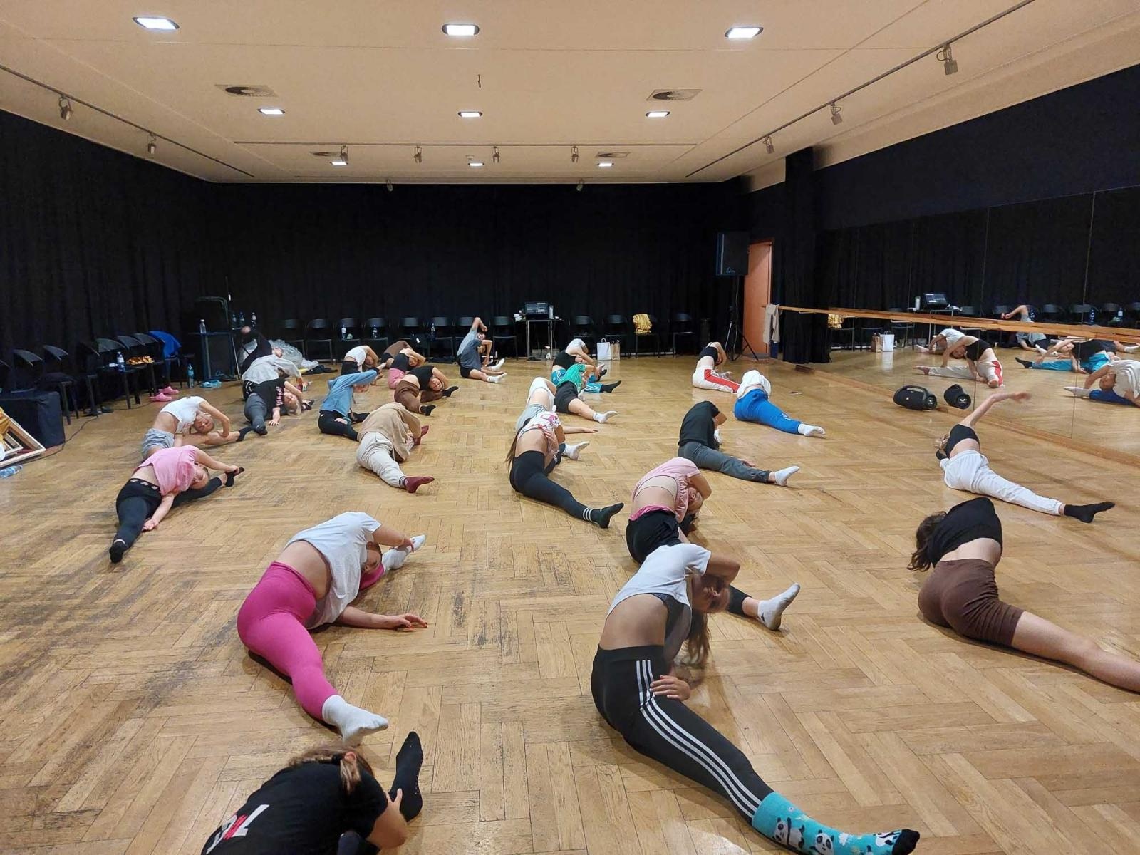 Zdjęcie w galerii na portalu naszraciborz.pl: Intensywne polsko-czeskie treningi przed premierą widowiska Kolory życia wiadomości z regionu